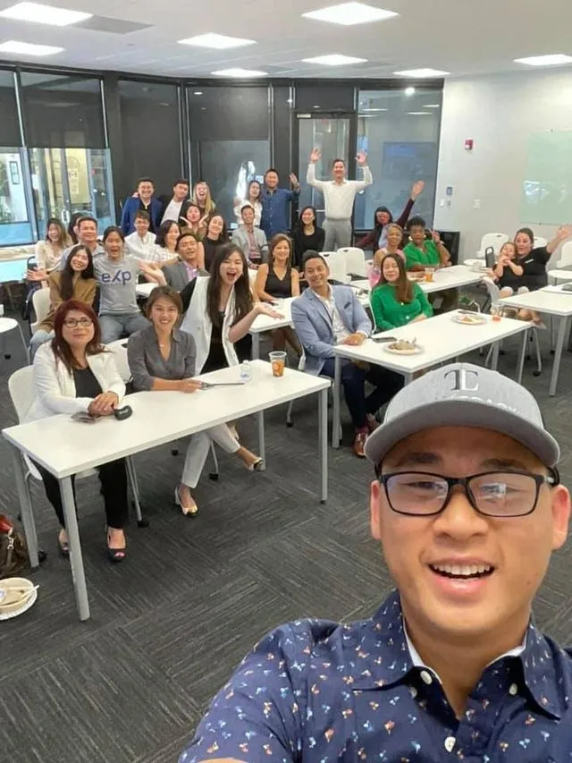 A full room of agents at a Team Legacy training